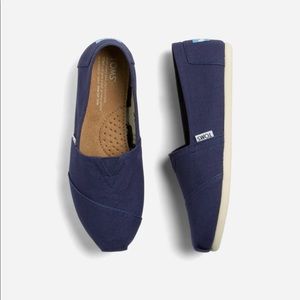 Navy Toms